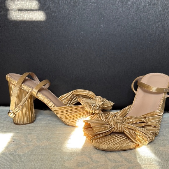 Elegant Gold Women's Heels - Picture 3 of 3